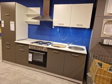 Keukenblok * GRATIS BEZORGING * beschikbaar voor biedingen