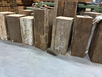 Oude stukken hout-sokkels, oude vloerdelen+tafelbladen+plank beschikbaar voor biedingen