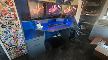 Computer Bureau (gaming) beschikbaar voor biedingen