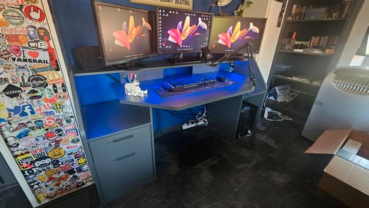 Computer Bureau (gaming), Huis en Inrichting, Bureaus, Zo goed als nieuw, Ophalen