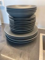 H&M Home Servies - 19 Borden, Huis en Inrichting, Overige materialen, Ophalen of Verzenden, Zo goed als nieuw, Bord(en)