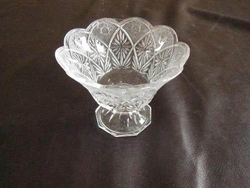 Bonbonniere, bewerkte glazen bonbonschaal op voet, Antiek en Kunst, Curiosa en Brocante, Ophalen of Verzenden