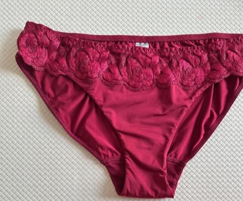 Slip met kant van Linga Dore maat 38 nog NIEUW (R229), Kleding | Dames, Ondergoed en Lingerie, Slip, Rood, Ophalen of Verzenden