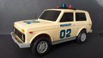 Vaz Lada Niva 2121 politie Kharkov Ussr 1:16 Rusland Pol, Hobby en Vrije tijd, Verzenden, Zo goed als nieuw, Auto