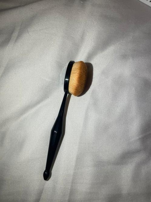 Nieuwe grote ovale make-up kwast, Sieraden, Tassen en Uiterlijk, Uiterlijk | Gezichtsverzorging, Zo goed als nieuw, Ophalen of Verzenden