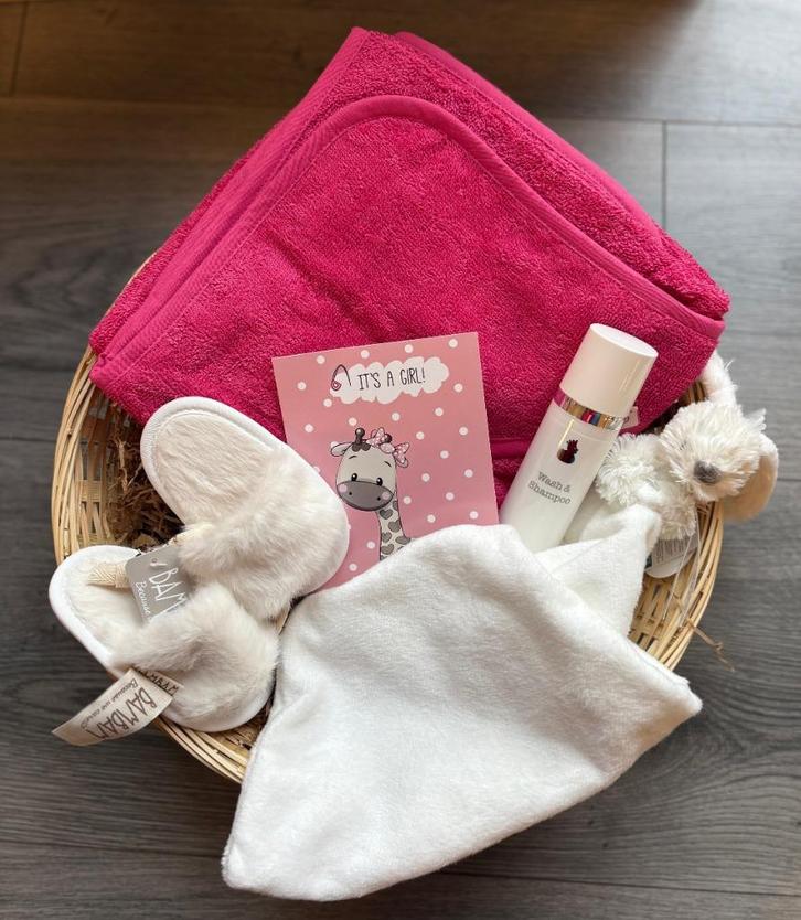 Kraamcadeau gevulde cadeaumand pink bathtime met naam, Kinderen en Baby's, Kraamcadeaus en Geboorteborden, Nieuw, Kraamcadeau