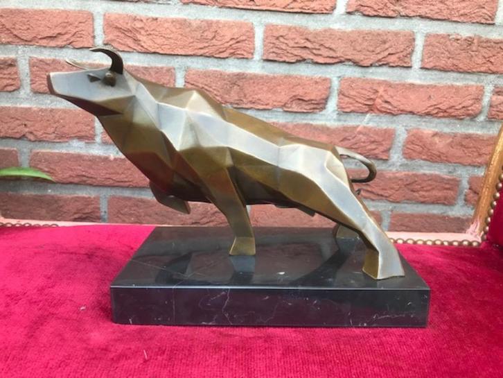 fraai gestileerde stier, brons en marmer, Antiek en Kunst, Antiek | Koper en Brons, Brons, Ophalen of Verzenden