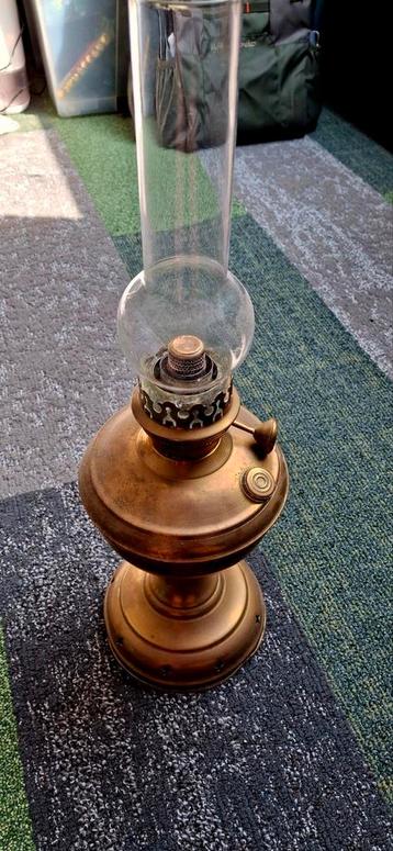 Olielamp  beschikbaar voor biedingen