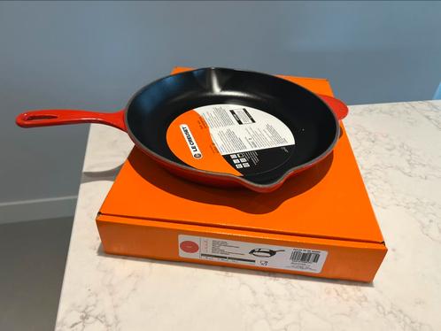 Moederdag tip NIEUWE Le Creuset Skillet 30 cm kersenrood, Huis en Inrichting, Keuken | Potten en Pannen, Nieuw, Koekenpan of Braadpan