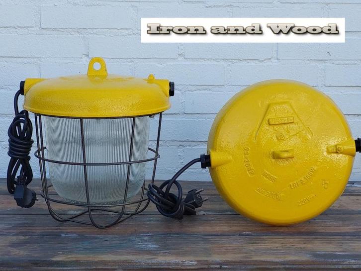 Stoere gele oude industriele bully / korflamp afm. H30 D28, Huis en Inrichting, Lampen | Hanglampen, Gebruikt, Minder dan 50 cm