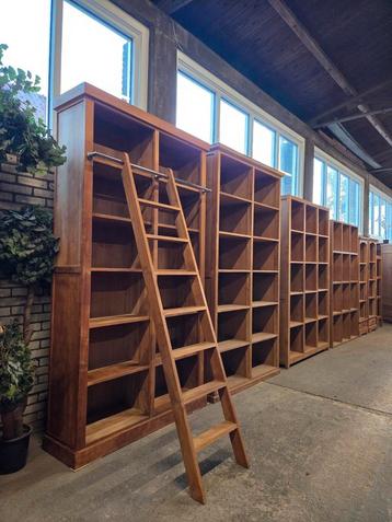 Prachtige teakhouten boekenkast / bibliotheekkast / wandkast beschikbaar voor biedingen