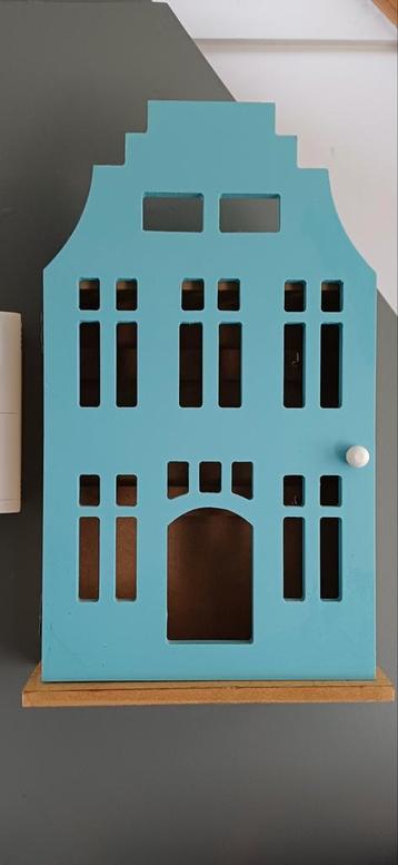 Blauw sleutelkastje grachtenhuisje beschikbaar voor biedingen
