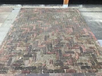 8,2m² Gebakken dikformaat 8cm. dik (gebruikt) beschikbaar voor biedingen