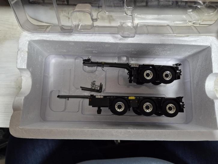 te koop een container chassis van WSI 5 asser, Hobby en Vrije tijd, Modelauto's | 1:50, Nieuw, Bus of Vrachtwagen, Wsi, Ophalen of Verzenden