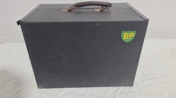 BP houten koffertje met flesjes alle fases tijdens raffinage, Verzamelen, Automerken, Motoren en Formule 1, Gebruikt, Auto's, Ophalen of Verzenden