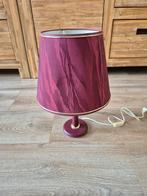 Mooie schemerlamp. Rood met goud accenten., Huis en Inrichting, Lampen | Lampenkappen, 25 tot 50 cm, Rond, Ophalen of Verzenden