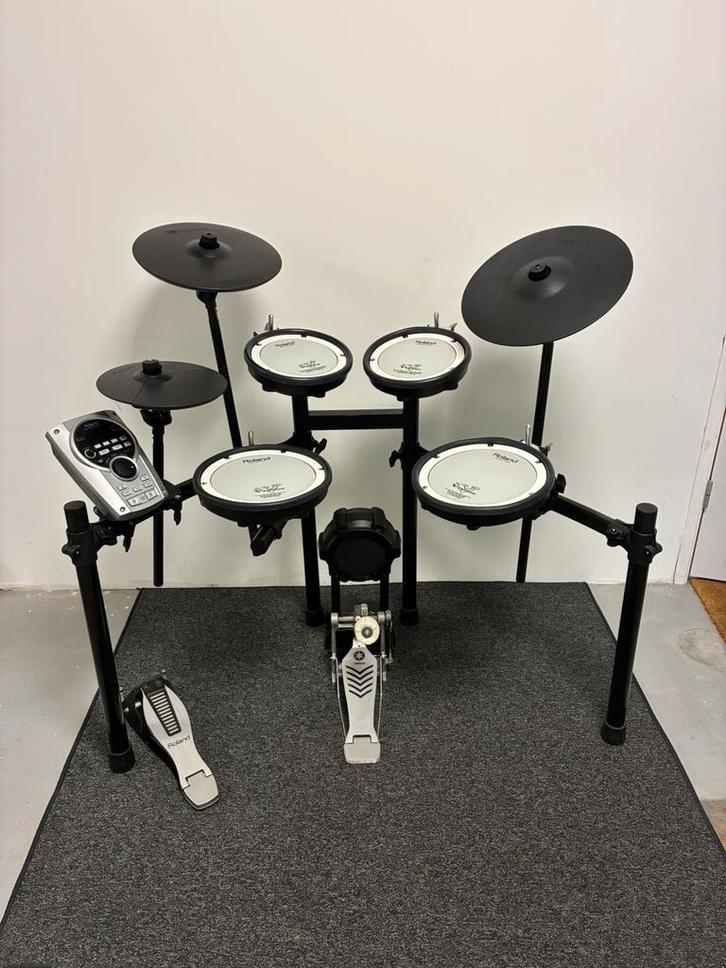 Roland TD-15 in goed werkende nette staat. (Voorloper TD-17), Muziek en Instrumenten, Drumstellen en Slagwerk, Zo goed als nieuw