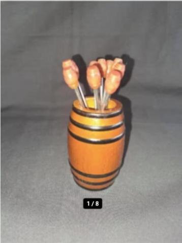 Vintage Cocktail Sticks - Barrel Holder & Fork ends 1950s 8 beschikbaar voor biedingen