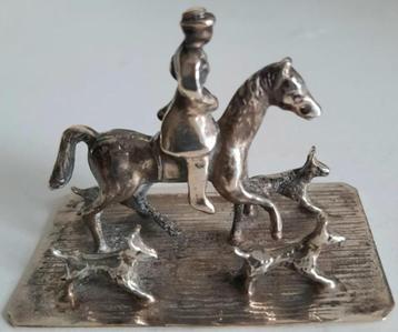 Zilveren miniatuur 4 jachthonden en ruiter op paard beschikbaar voor biedingen