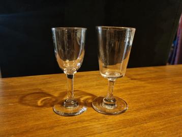 2 borrelglaasjes beschikbaar voor biedingen