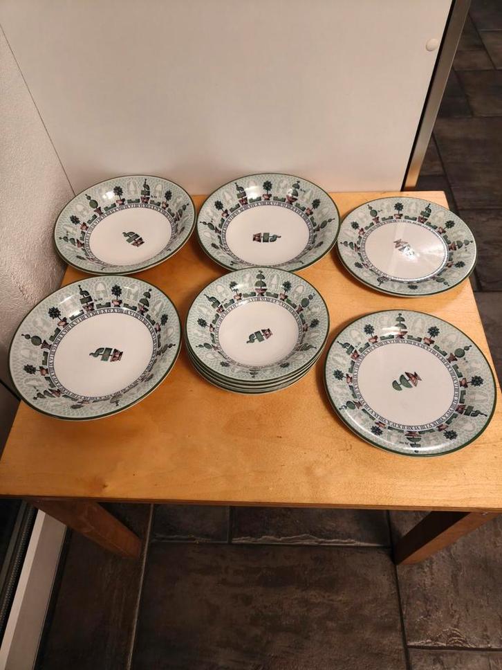 Servies borden, Huis en Inrichting, Keuken | Servies, Zo goed als nieuw, Bord(en), Overige stijlen, Porselein, Ophalen of Verzenden