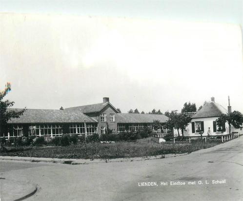 (387-262-019) Lienden Het Eindtoe met OL School, Verzamelen, Ansichtkaarten | Nederland, Gelderland, Verzenden