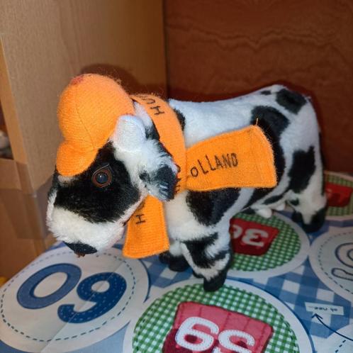 Koe knuffel met oranje pet en sjaal Holland Hup 23 cm, Kinderen en Baby's, Speelgoed | Knuffels en Pluche, Zo goed als nieuw, Koe