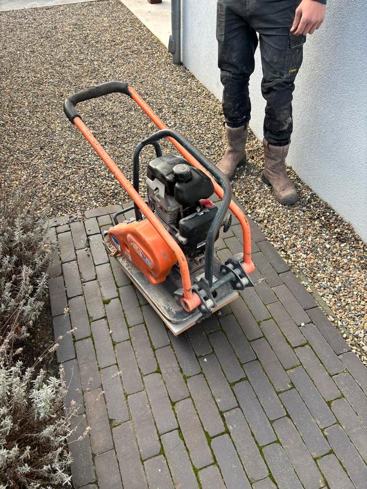 Trilplaat te huur - Perfect voor bestrating!, Tuin en Terras, Hand-tuingereedschap, Gebruikt, Ophalen of Verzenden