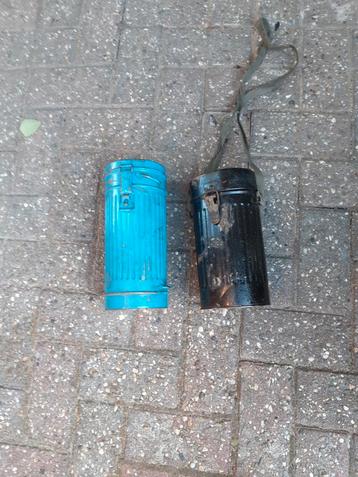2 Duitse gasmasker blikken 1 met masker zie foto's  beschikbaar voor biedingen