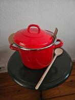 Nieuwe rode emaille pan met pollepel, Huis en Inrichting, Ophalen of Verzenden, Nieuw, Overige materialen, Kookpan of Snelkookpan