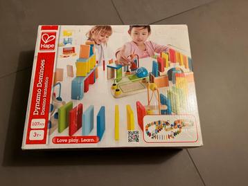 Hape Dynamo Dominoes Set - 107 Delig beschikbaar voor biedingen