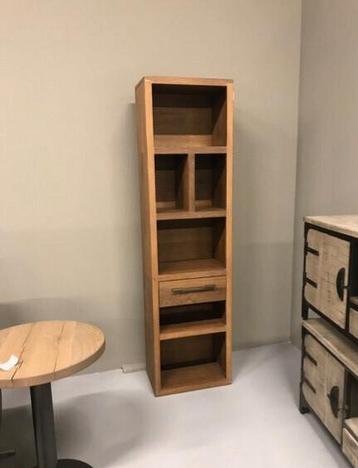 Compacte boekenkast van massief Eikenhout.  beschikbaar voor biedingen