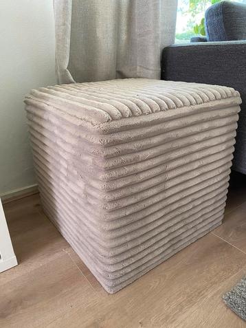 Poef fluffy nieuw