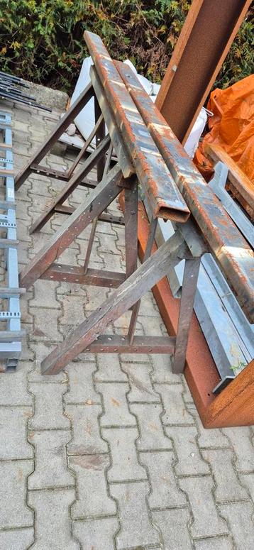 2 Stevige Schragen beschikbaar voor biedingen