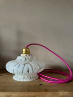 3 Vintage glazen lampenkappen wit, Huis en Inrichting, Lampen | Lampenkappen, Minder dan 25 cm, Rond, Vintage, Ophalen of Verzenden