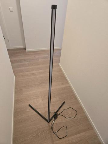 LED vloerlamp beschikbaar voor biedingen