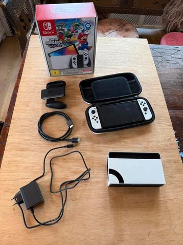 Switch Oled met case/hoesje izgst beschikbaar voor biedingen