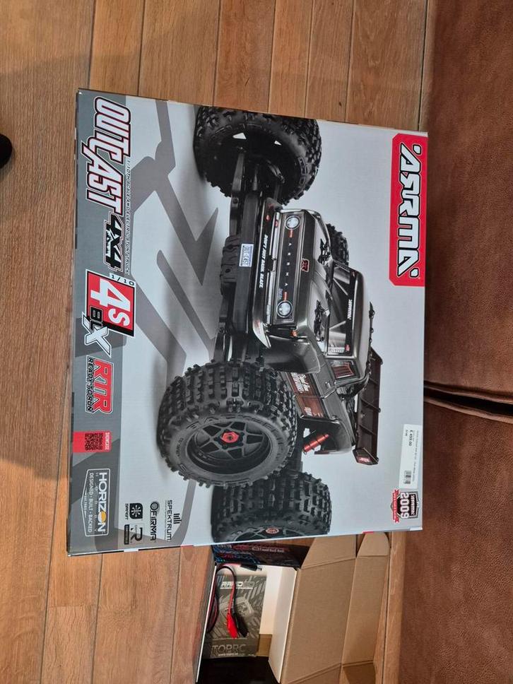 Arrma Outcast 4x4 4S V2 Gunmetal - Monster Truck, Hobby en Vrije tijd, Modelbouw | Auto's en Voertuigen, Auto, Groter dan 1:32