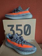 YEEZY BOOST 350 V2 "BELUGA REFLECTIVE" (2024) - maat 44, Kleding | Heren, Schoenen, Overige kleuren, Nieuw, Ophalen of Verzenden