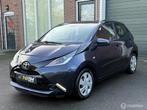 Toyota Aygo 1.0 VVT-i x-play, Auto's, Toyota, Euro 5, Stof, Gebruikt, Zwart