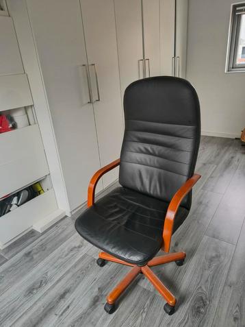 Bureaustoel beschikbaar voor biedingen