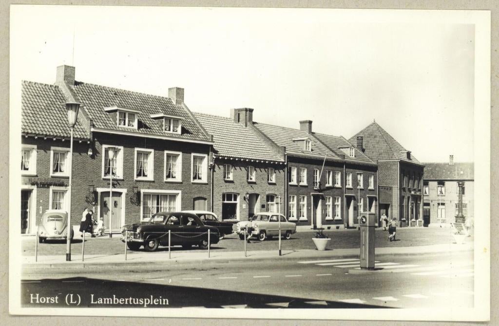 Horst bij Venray - Lambertusplein, Verzamelen, Ansichtkaarten | Nederland, Verzenden, 1940 tot 1960, Ongelopen, Limburg