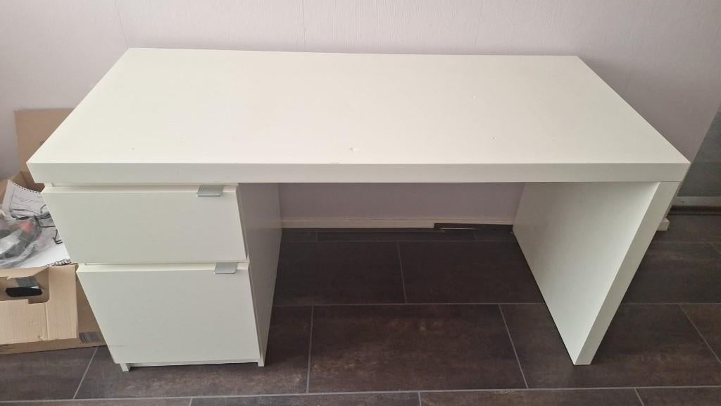 2 bureau's  (ophalen spijkenisse), Huis en Inrichting, Bureaus, Met lades, Gebruikt, Hout, Schoolbureau