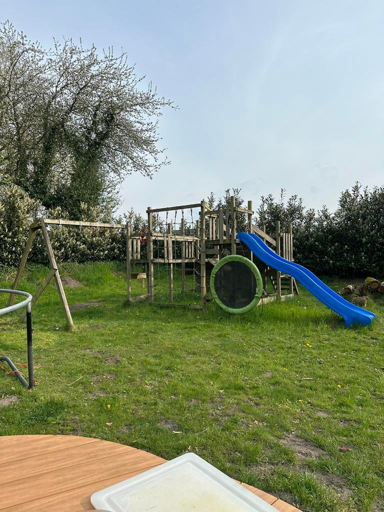 Gratis ophalen Houten klimrek met glijbaan zonder schommel, Kinderen en Baby's, Ophalen, Gebruikt, Glijbaan