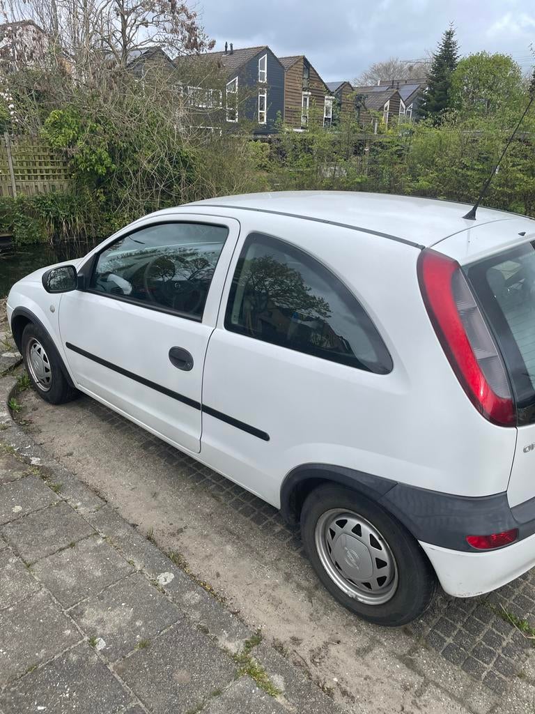 Opel Corsa 1.2 16V 3D 2002 Wit, Auto's, Opel, Voorwielaandrijving, 450 kg, 74 pk, 31 €/maand