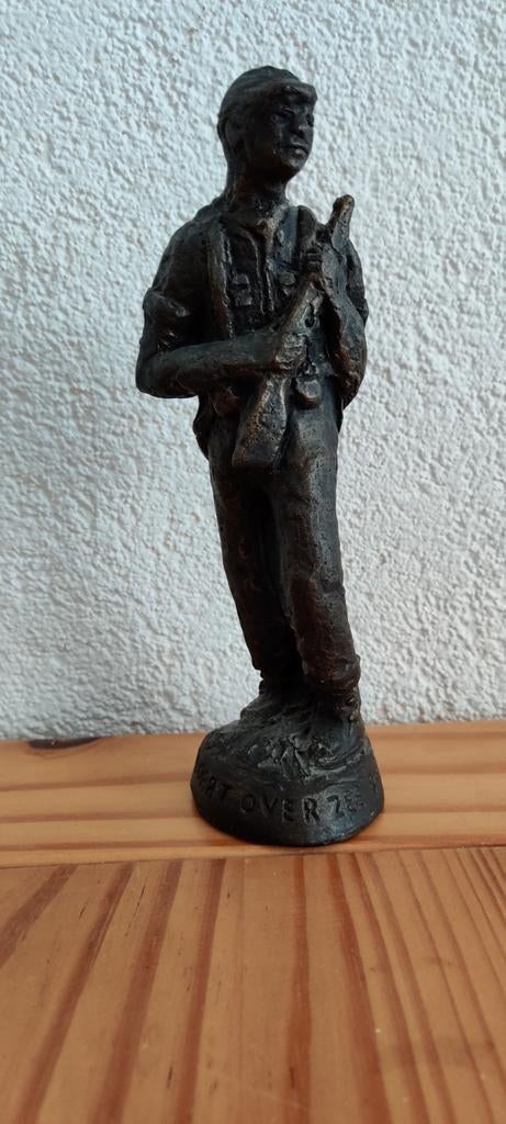 Uniek bronzen beeldje: Soldaat over zee, Verzamelen, Ophalen, Gebruikt, Mens