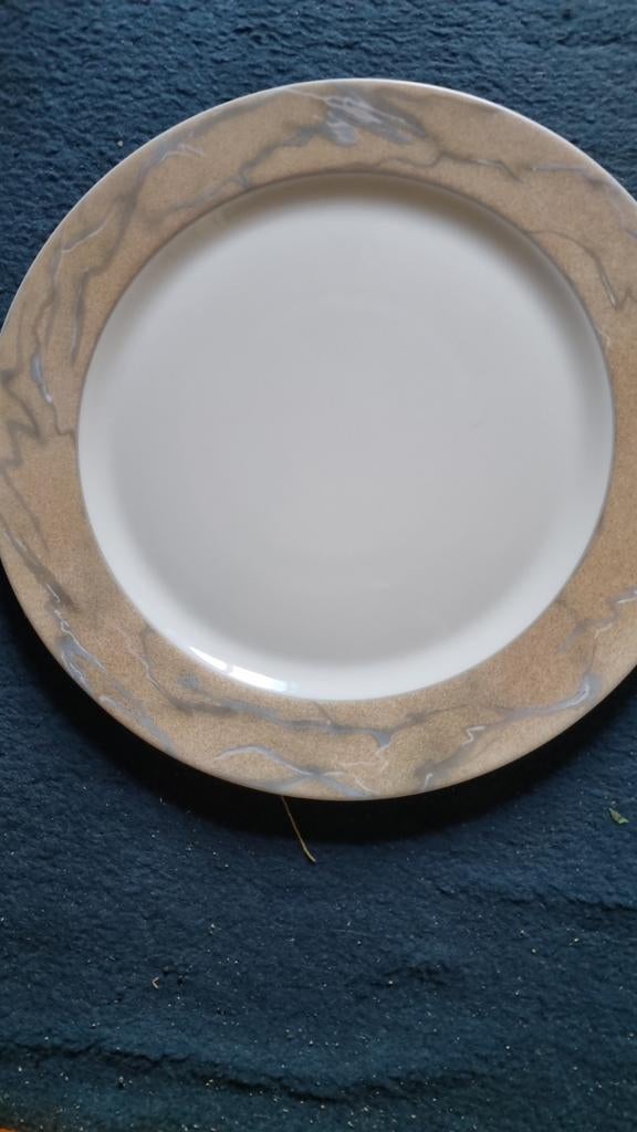 Prachtige grote Arcopal onderborden - Nieuw, 33cm, Huis en Inrichting, Keuken | Servies, Ophalen of Verzenden, Nieuw, Bord(en)