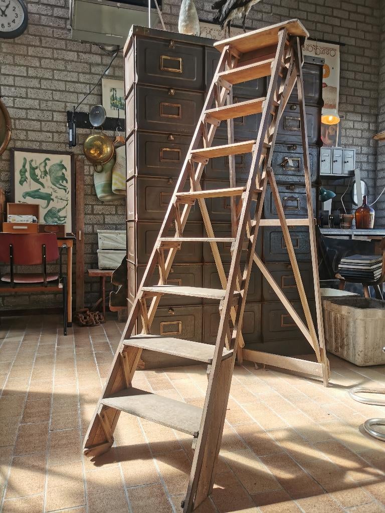 Oude bibliotheektrap, Ophalen