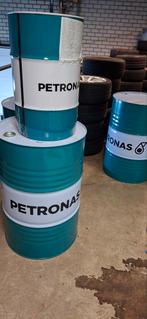 Olievaten Petronas 200 liter en 60 liter, Ophalen