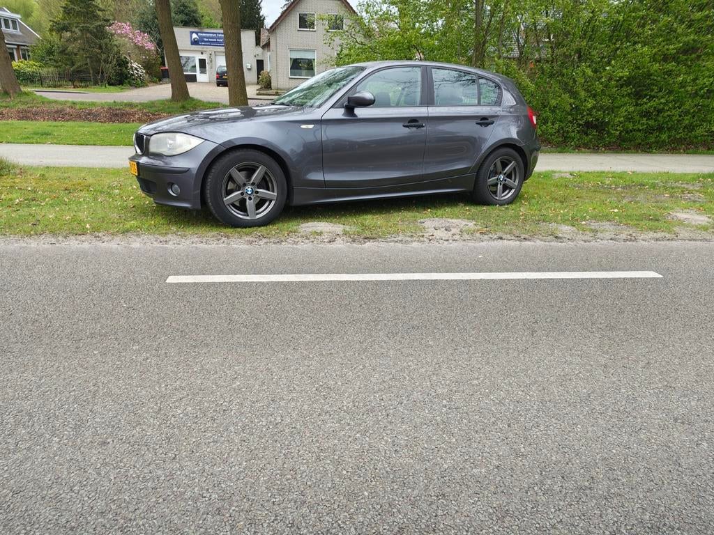 BMW 1-Serie 2.0 118D 2006 Grijs, 1-Serie, 1995 cc, 4 cilinders, 122 pk